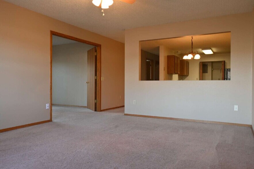 Building Photo - 1401 River View Ave