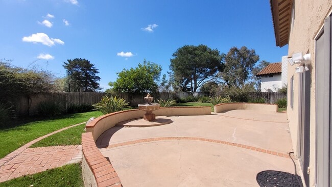 Building Photo - Spacious Home In A Great Location
