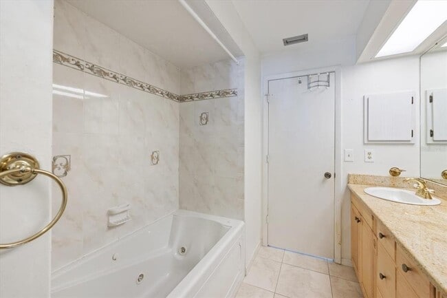 Building Photo - 5151 Oakmont Pl
