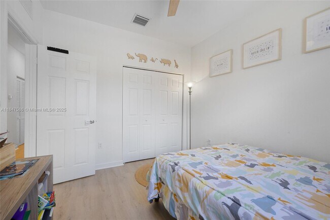 Building Photo - 147 SW 185th Way