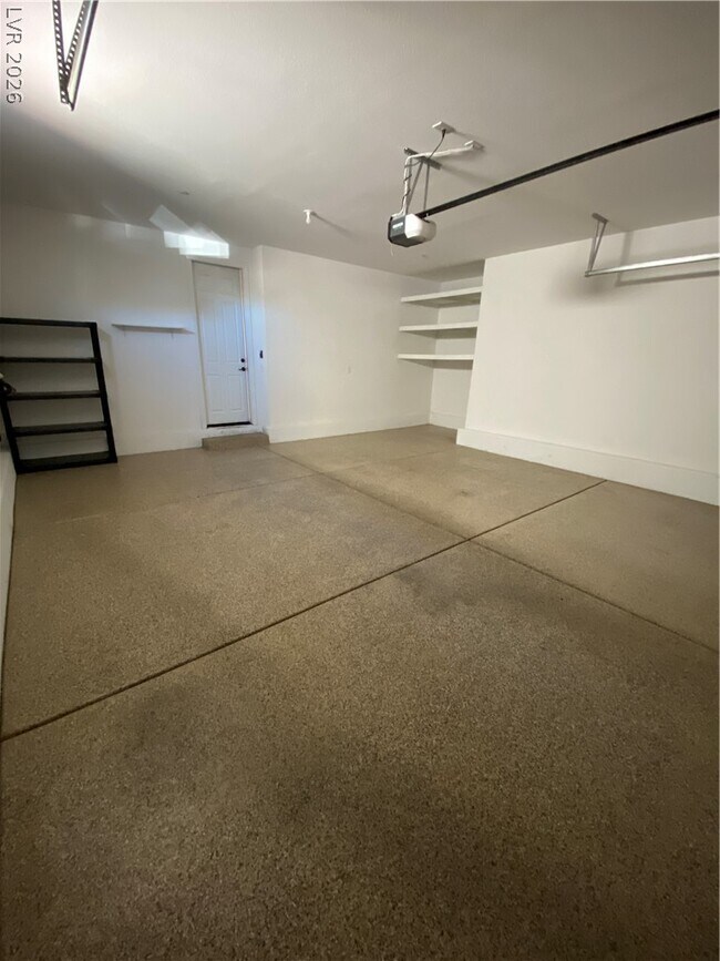 Building Photo - 828 Royal Beekman St