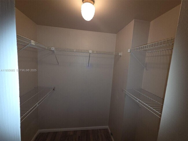 Building Photo - 8020 N Colony Cir