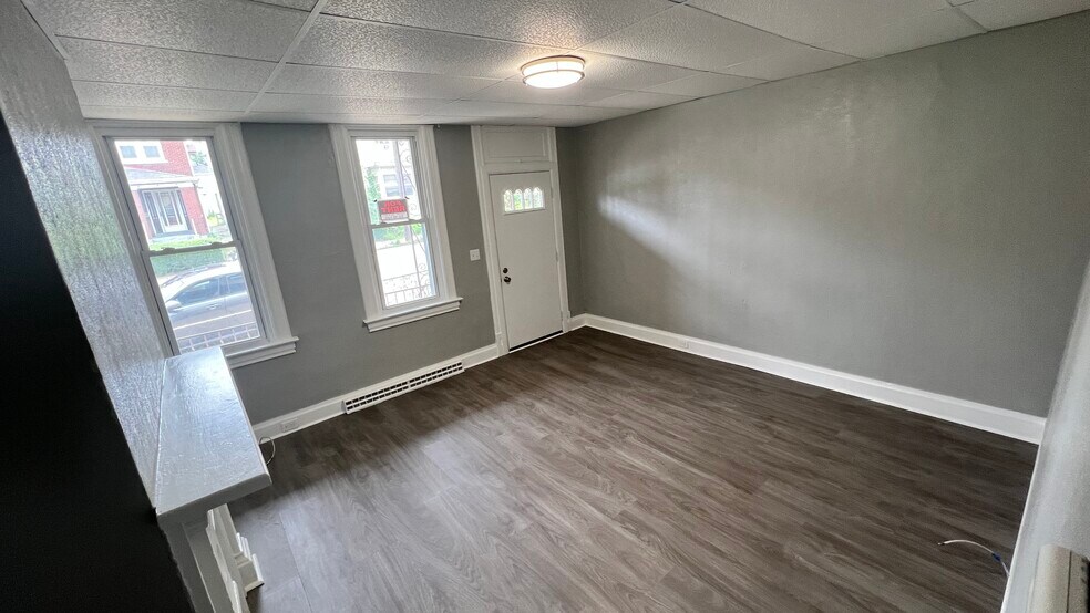 Living Room - 315 E 18th Ave
