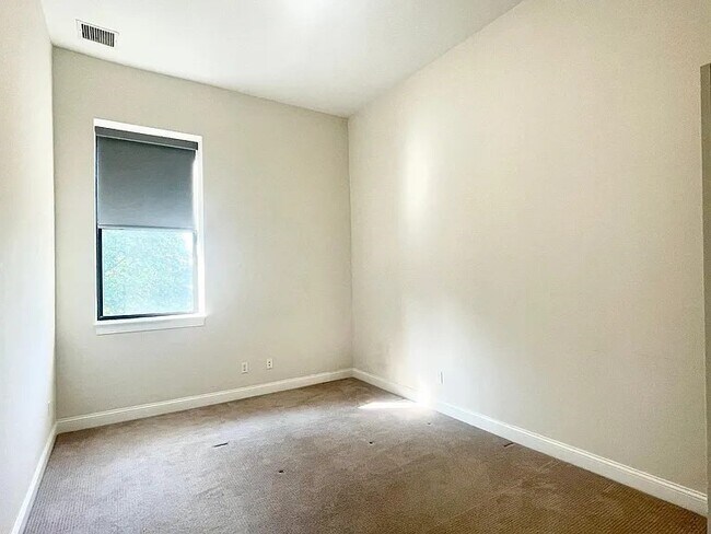 Building Photo - 1022 Hancock St