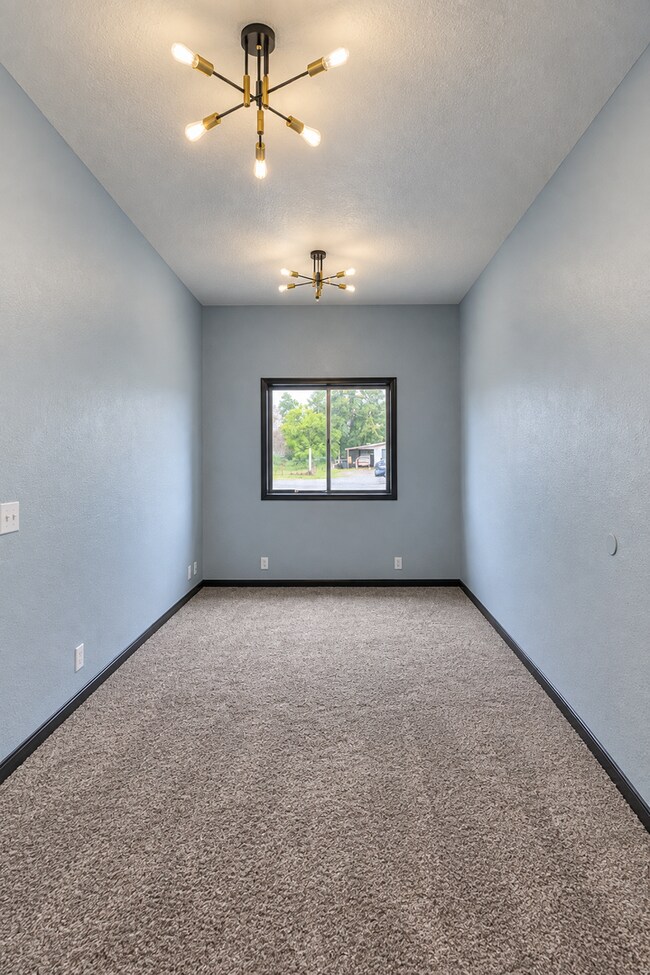Building Photo - 1320 N Spokane St