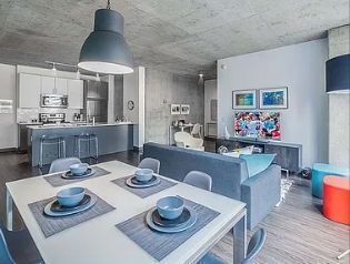 Building Photo - 215 W Lake St