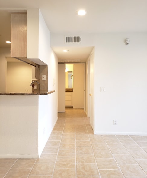Building Photo - 8108 Langdon Ave