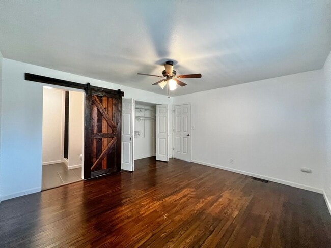 Building Photo - 3 Bedroom, 2 bath house