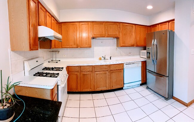 Building Photo - 1541 W 33rd St