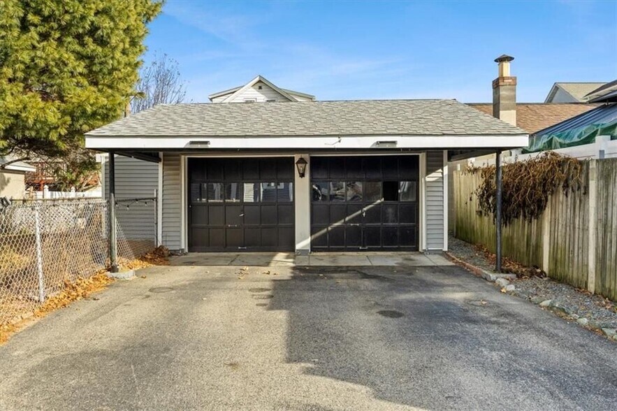 Building Photo - 154 Summit St