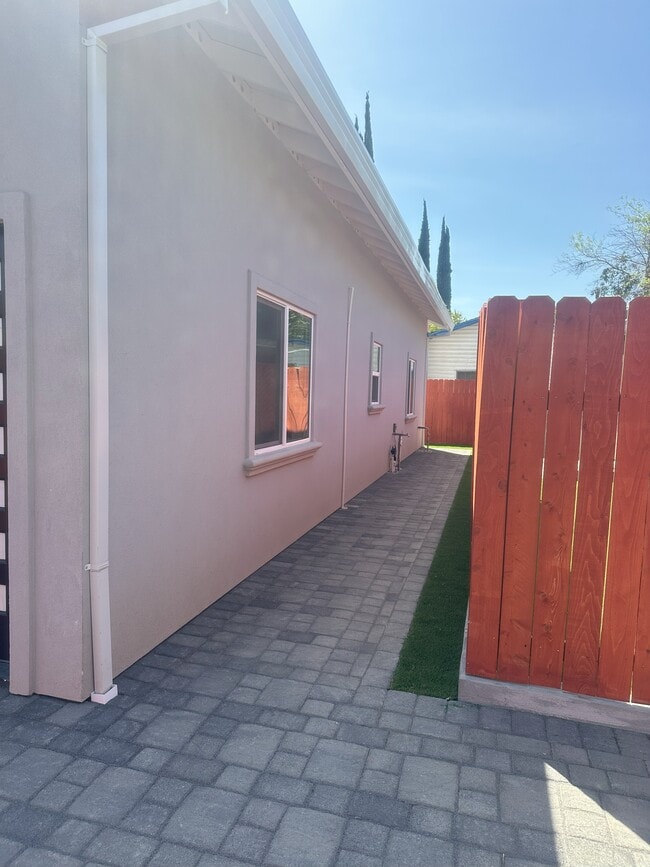 Building Photo - 10630 Campana Way