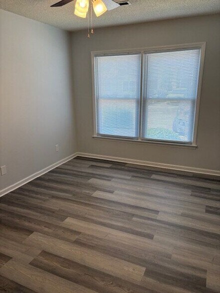 Building Photo - 143 W Victoria Ct