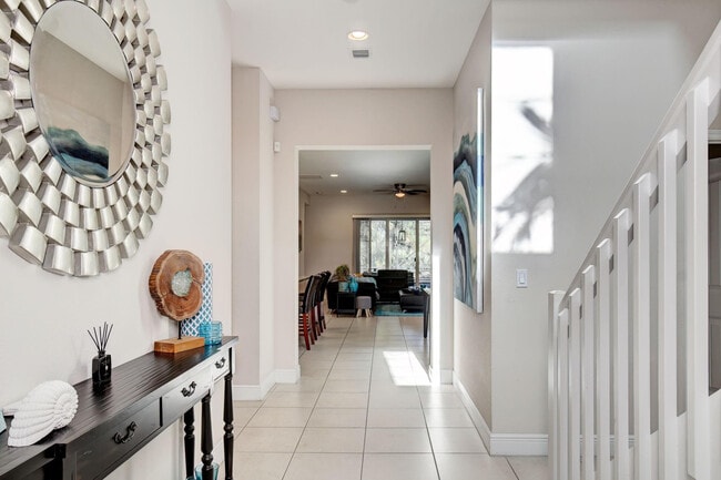 Building Photo - 495 NE Abaca Way