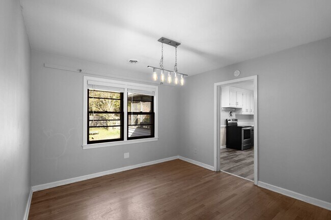 Building Photo - 3 Bed 1 Bath Home for Rent in Newport News