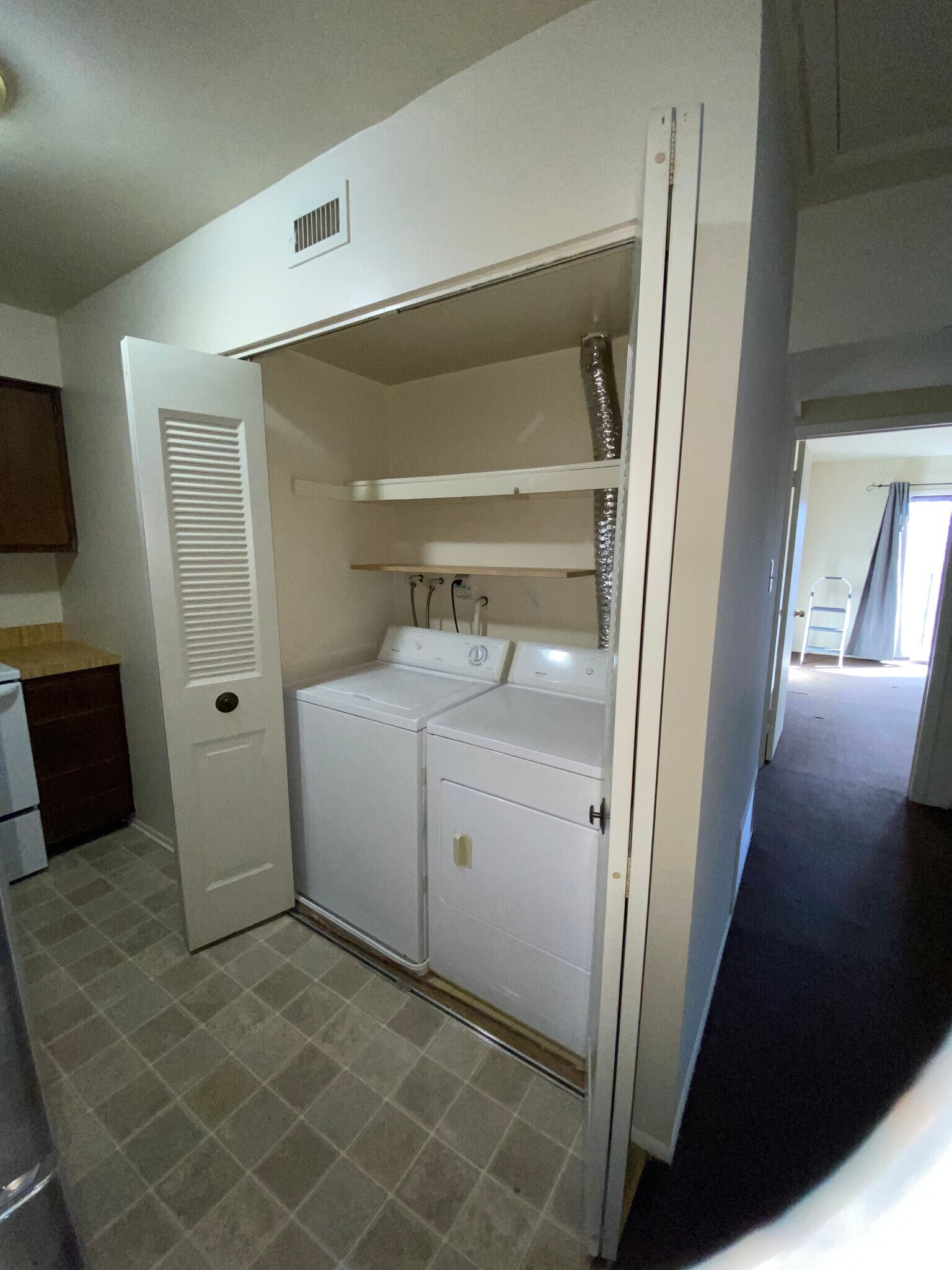 full size washer and dryer - 1022 Gum Pl