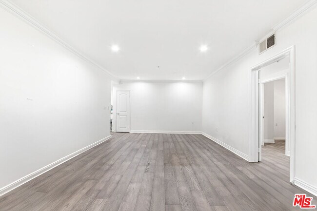Building Photo - 8541 Alcott St