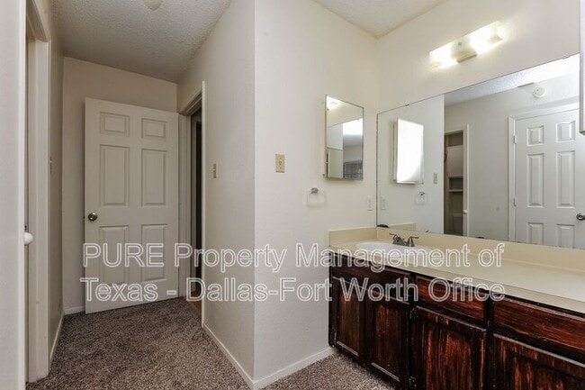 Building Photo - 7525 Windhaven Rd