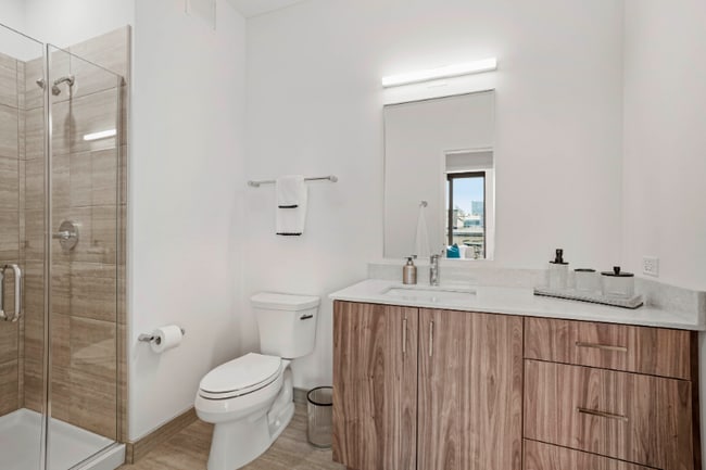 Building Photo - 666 N May St