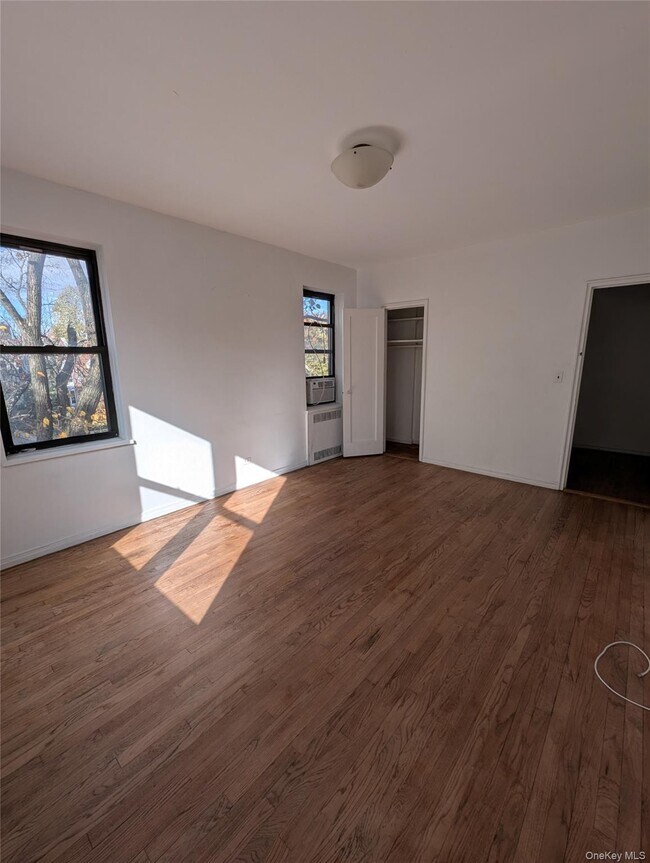 Building Photo - 2 Greenridge Ave