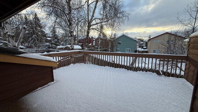 Building Photo - Lovely 2 bed townhome with private bathrooms for each!  Don't miss!