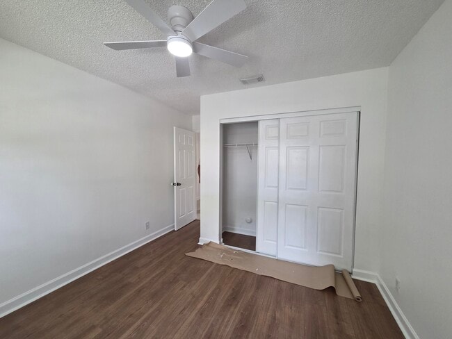 Building Photo - 533 NW 47th Ave