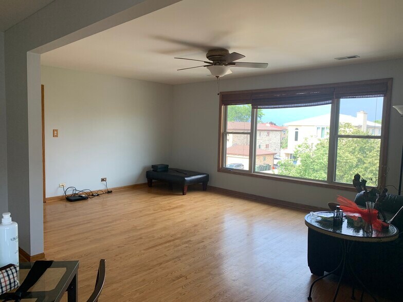 Building Photo - 8826 N Chester Ave