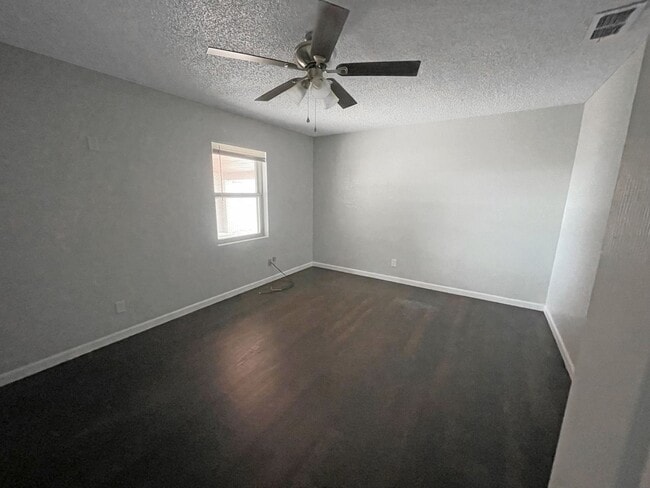 Building Photo - 531 W Spears Dr