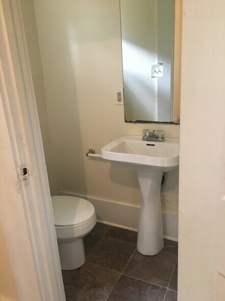 Building Photo - 1239 S Brook St