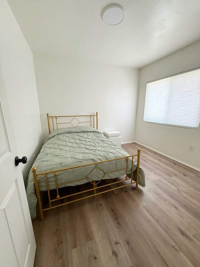 Building Photo - 25446 Lane St