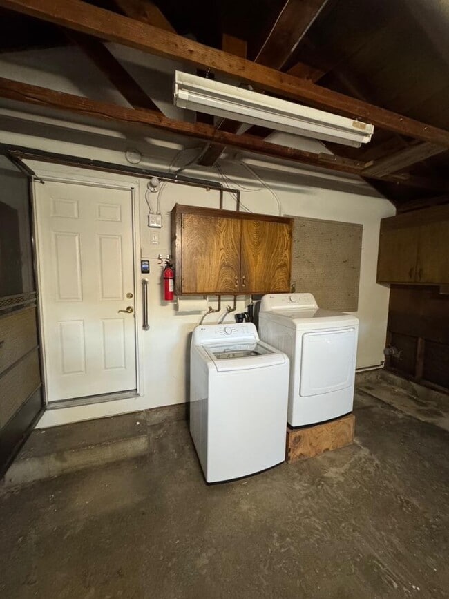 Building Photo - 1543 Willowbrook Dr