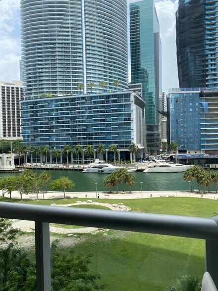 Building Photo - 475 Brickell Ave