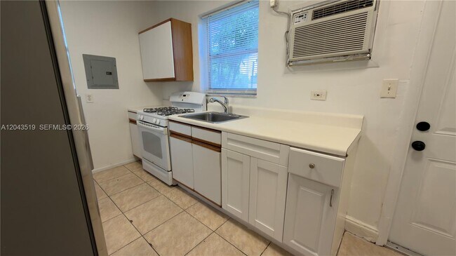 Building Photo - 808 84th St