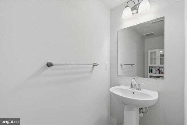 Building Photo - 5457 Spotswood Pl