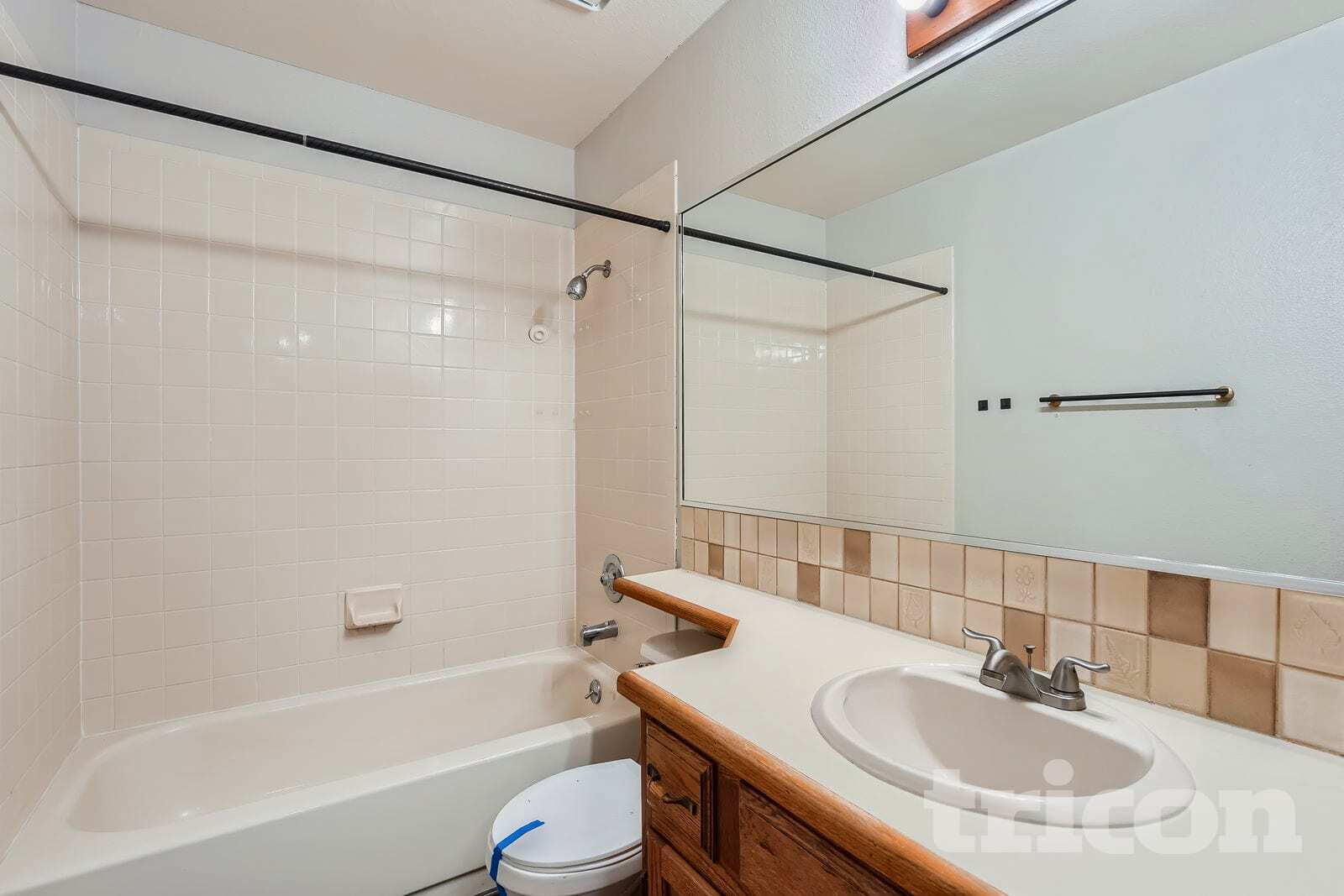 Building Photo - 6591 N Windmont Ave