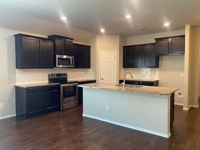 Building Photo - 3 BEDROOM ACADEMY ISD