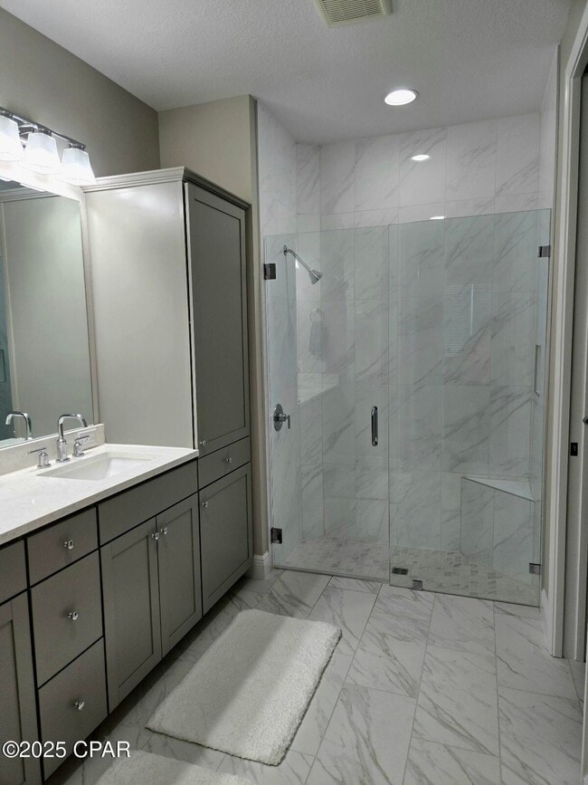 Building Photo - 8645 Weekend Dr