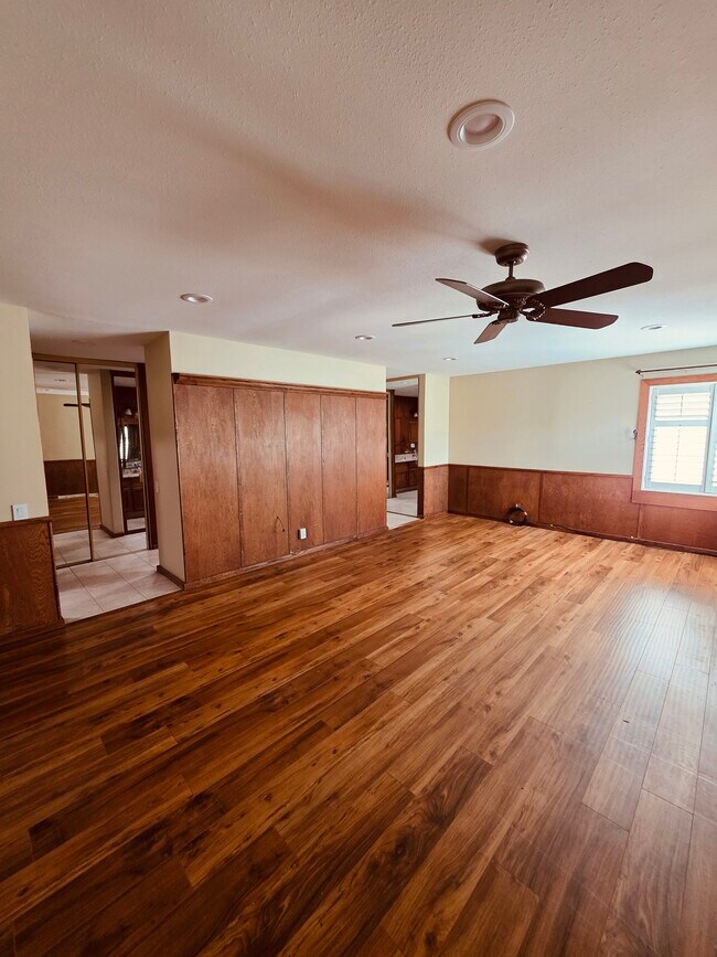 Building Photo - 8612 Naples Dr