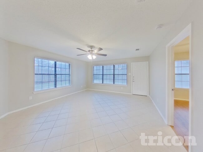 Building Photo - 417 Bryan Dr