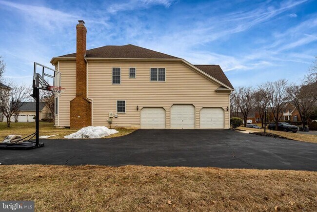 Building Photo - 15053 Doral Pl