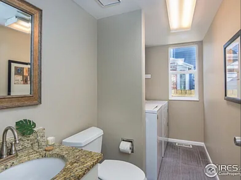 Building Photo - 1364 E Weldona Way