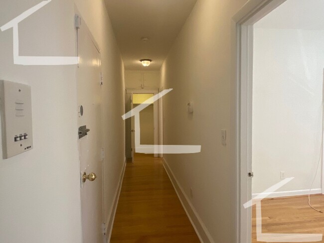 Building Photo - 8/1 Sunny, spacious 2BR right on Green Line!