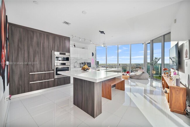 Primary Photo - 851 NE 1st Ave