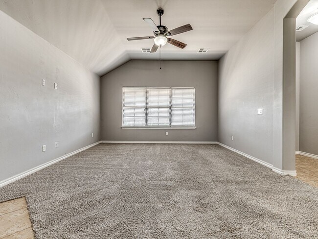 Building Photo - 3 Bed 2 Bath - Deer Creek Schools!