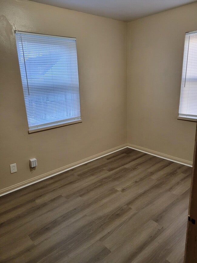 Building Photo - 332 Ashwood Ave