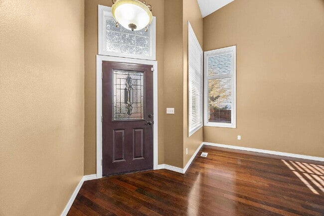 Building Photo - RENTED ~ THIS PROPERTY IS NO LONGER AVAILABLE~ ** This beautiful light filled home offers 4-bedro...