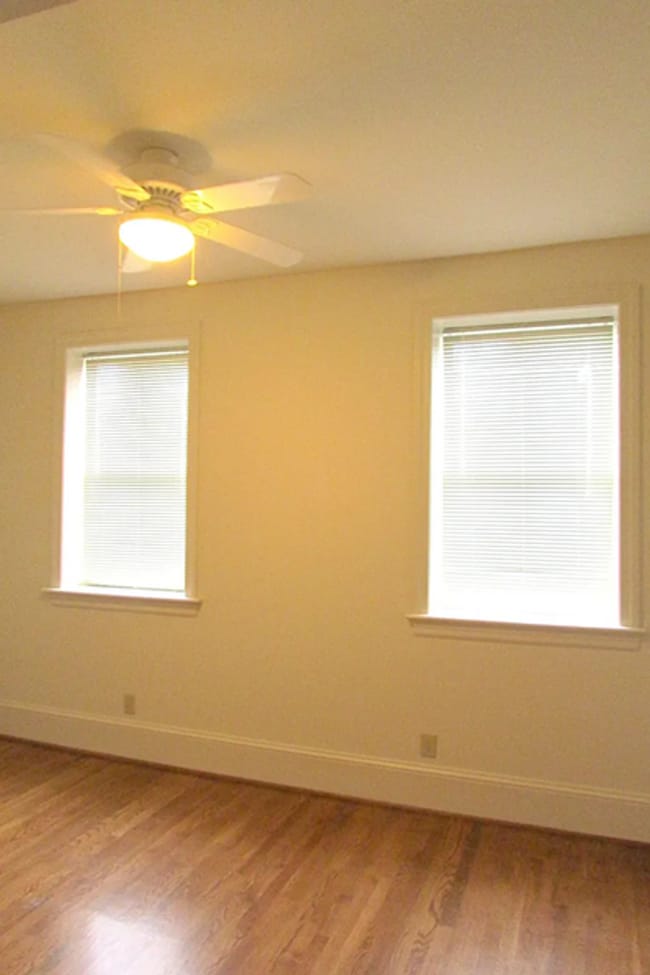 Building Photo - 3 S Plum St