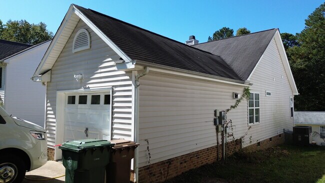 Building Photo - 223 Gregory Dr