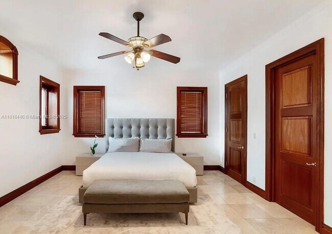 Building Photo - 432 S Hibiscus Dr