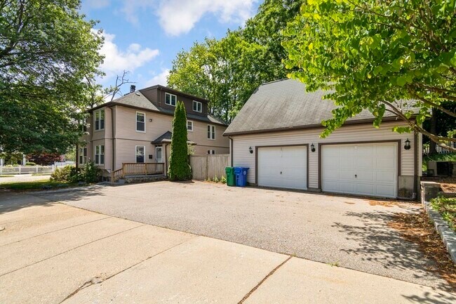 Building Photo - 77 Wildwood Ave