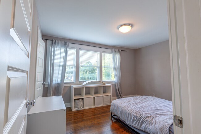 Building Photo - **APPLICATIONS APPROVED!**  Beautiful East Nashville Home on Porter for Lease!!